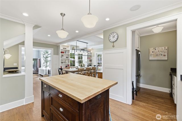 3127 Broadway E, Seattle, WA 98102