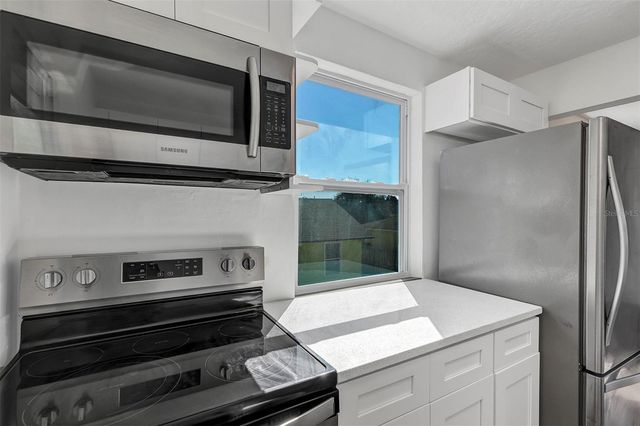 2027 30TH AVENUE N TOP UNIT, St Petersburg, FL 33713