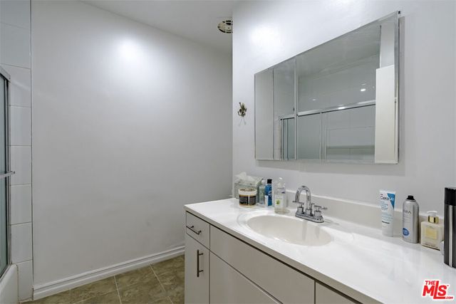 741 S Hobart Boulevard 13, Los Angeles, CA 90005