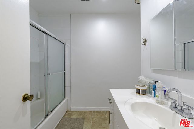 741 S Hobart Boulevard 13, Los Angeles, CA 90005