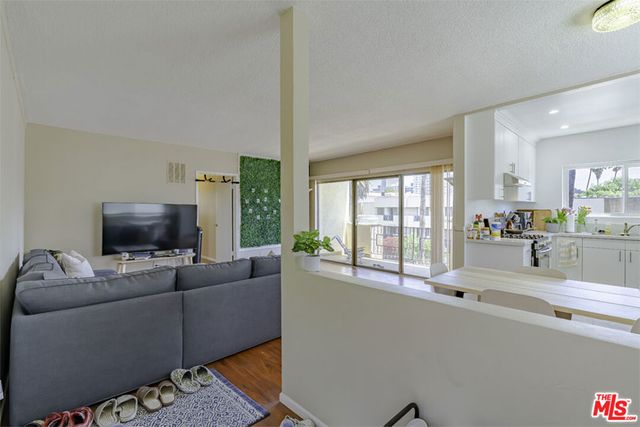 741 S Hobart Boulevard 13, Los Angeles, CA 90005