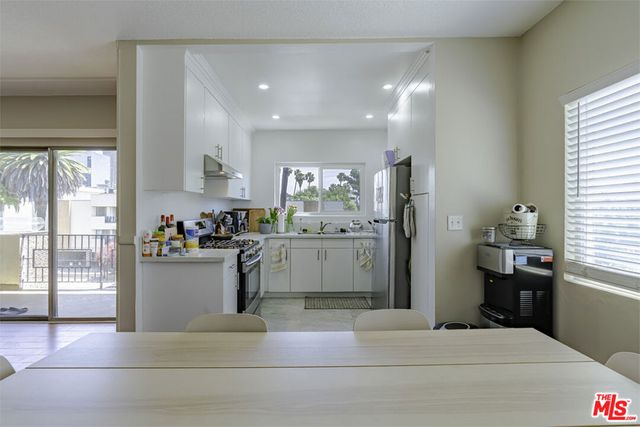 741 S Hobart Boulevard 13, Los Angeles, CA 90005