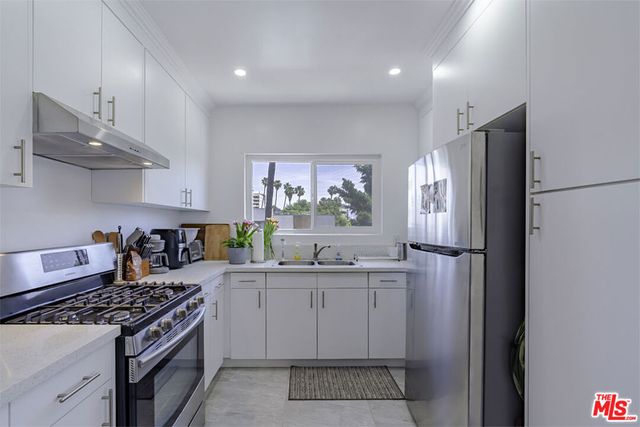 741 S Hobart Boulevard 13, Los Angeles, CA 90005