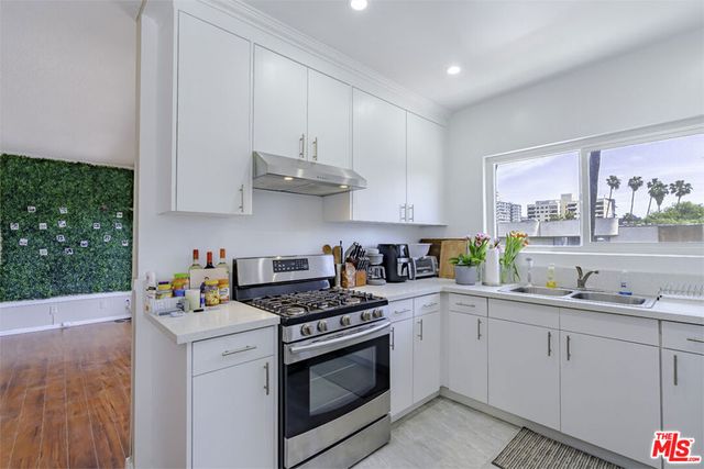 741 S Hobart Boulevard 13, Los Angeles, CA 90005