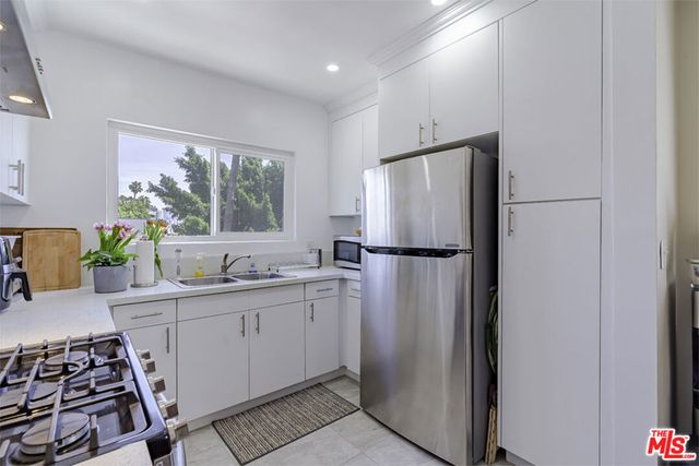 741 S Hobart Boulevard 13, Los Angeles, CA 90005