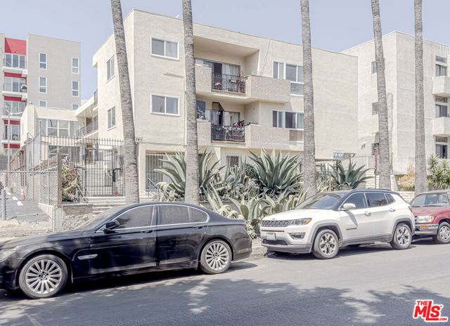 741 S Hobart Boulevard 13, Los Angeles, CA 90005