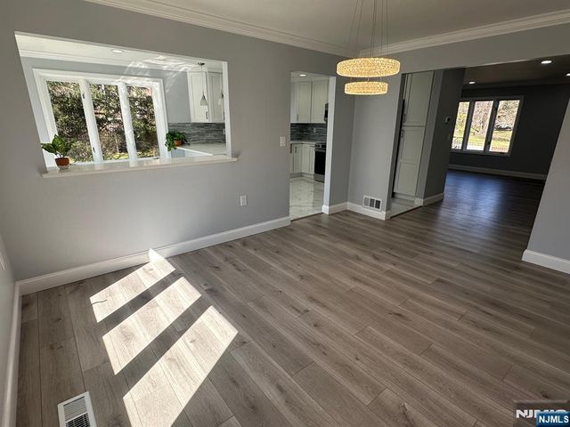 44 Southerland Drive, Mahwah, NJ 07430