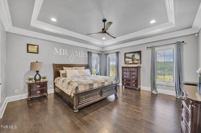301 Sunset Ridge Court, Johnson City, TN 37601