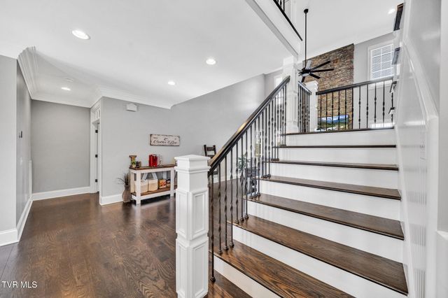 301 Sunset Ridge Court, Johnson City, TN 37601