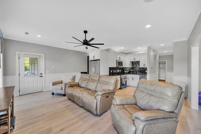 301 Sunset Ridge Court, Johnson City, TN 37601