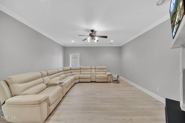 301 Sunset Ridge Court, Johnson City, TN 37601