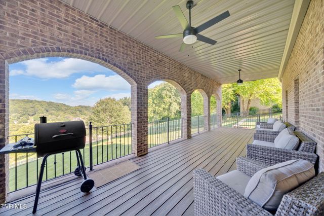 301 Sunset Ridge Court, Johnson City, TN 37601