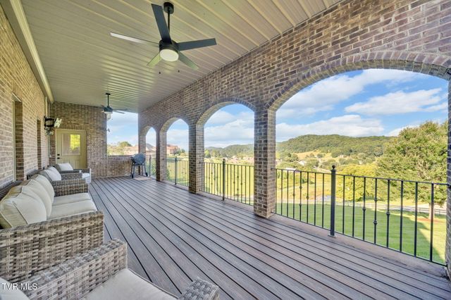 301 Sunset Ridge Court, Johnson City, TN 37601