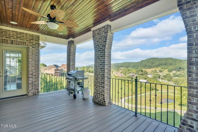 301 Sunset Ridge Court, Johnson City, TN 37601