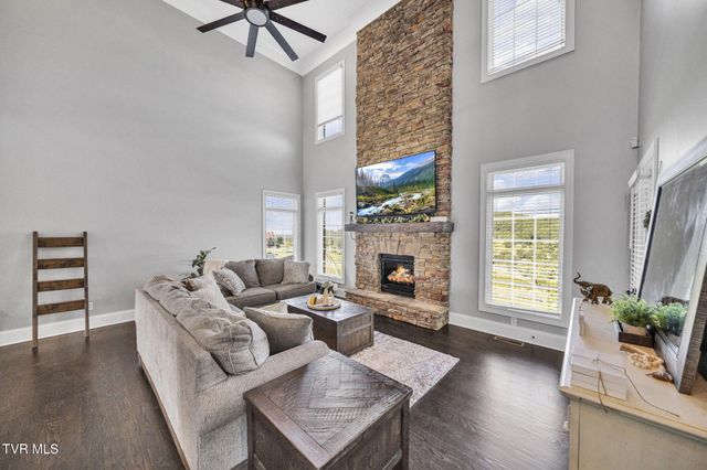 301 Sunset Ridge Court, Johnson City, TN 37601