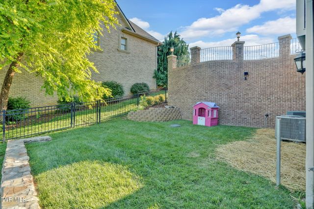 301 Sunset Ridge Court, Johnson City, TN 37601