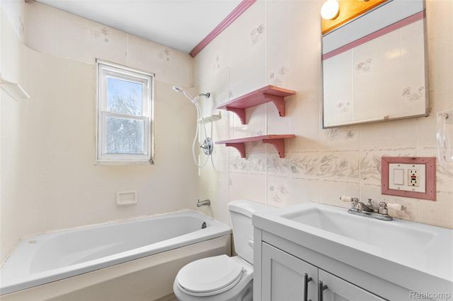 16032 Knobhill Drive, Linden, MI 48451