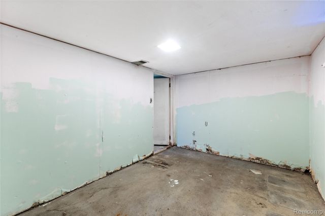 16032 Knobhill Drive, Linden, MI 48451