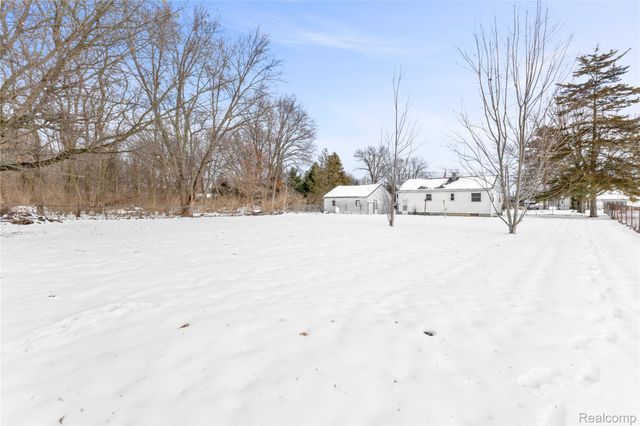 16032 Knobhill Drive, Linden, MI 48451