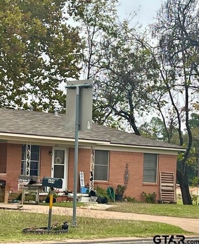 802 & 804 E Hubbard St, Lindale, TX 75771