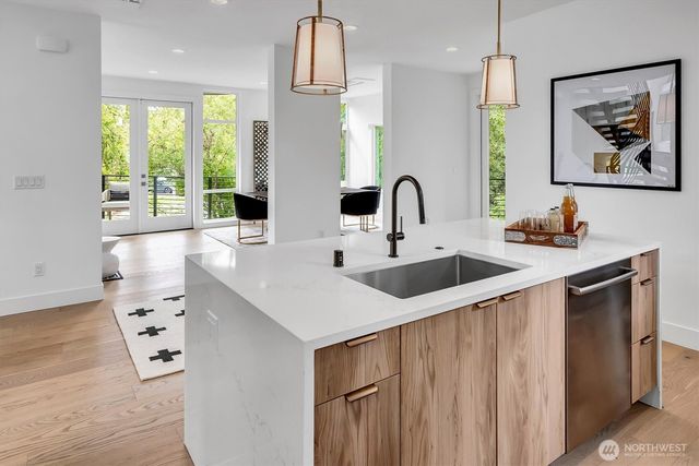427 102nd Avenue SE, Bellevue, WA 98004