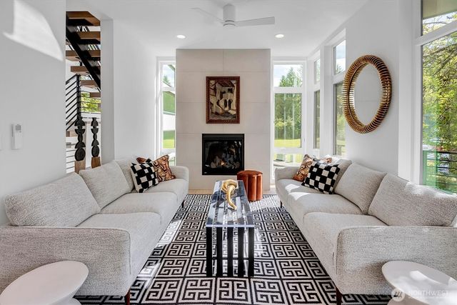427 102nd Avenue SE, Bellevue, WA 98004