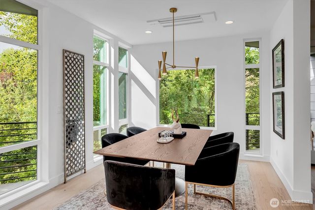427 102nd Avenue SE, Bellevue, WA 98004