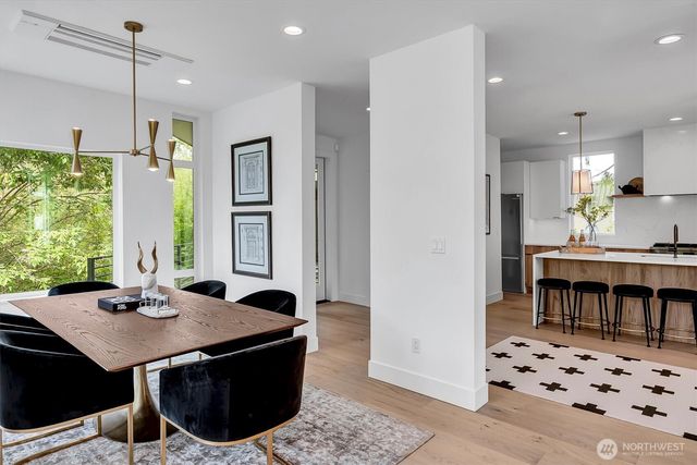 427 102nd Avenue SE, Bellevue, WA 98004
