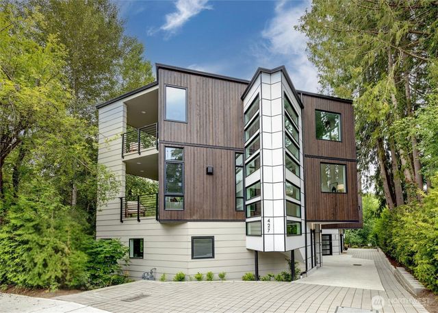 427 102nd Avenue SE, Bellevue, WA 98004