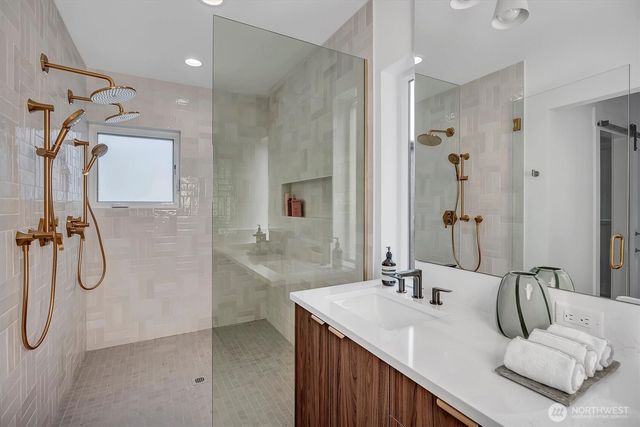 427 102nd Avenue SE, Bellevue, WA 98004