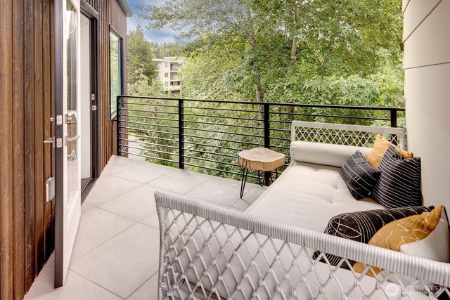427 102nd Avenue SE, Bellevue, WA 98004
