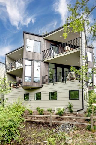 427 102nd Avenue SE, Bellevue, WA 98004