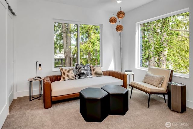 427 102nd Avenue SE, Bellevue, WA 98004