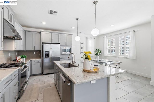 4052 Knightstown St, Dublin, CA 94568
