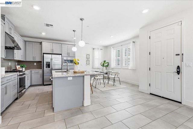4052 Knightstown St, Dublin, CA 94568
