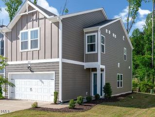 212 Brook Farm Lane, Fuquay Varina, NC 27526