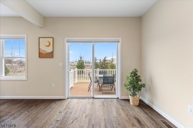 100 Valerie Dr, Manville Boro, NJ 08835