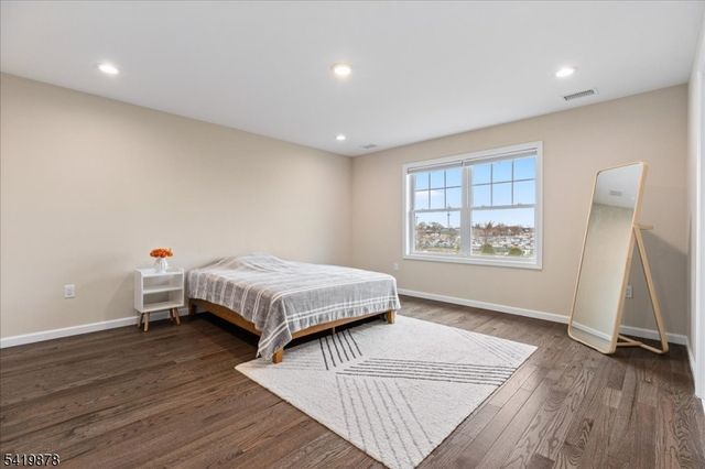 100 Valerie Dr, Manville Boro, NJ 08835