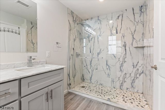 100 Valerie Dr, Manville Boro, NJ 08835