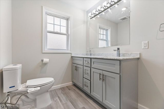 100 Valerie Dr, Manville Boro, NJ 08835