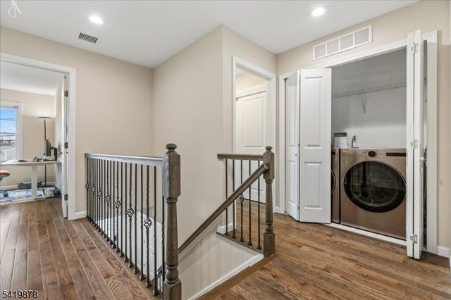 100 Valerie Dr, Manville Boro, NJ 08835