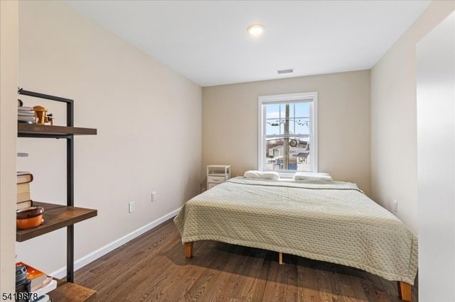 100 Valerie Dr, Manville Boro, NJ 08835