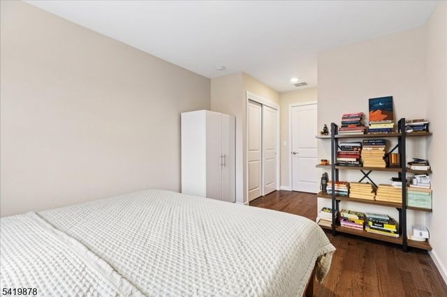 100 Valerie Dr, Manville Boro, NJ 08835
