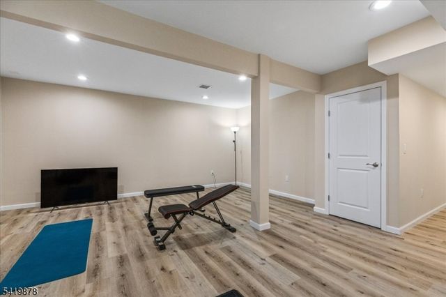 100 Valerie Dr, Manville Boro, NJ 08835
