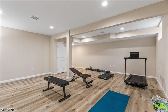 100 Valerie Dr, Manville Boro, NJ 08835