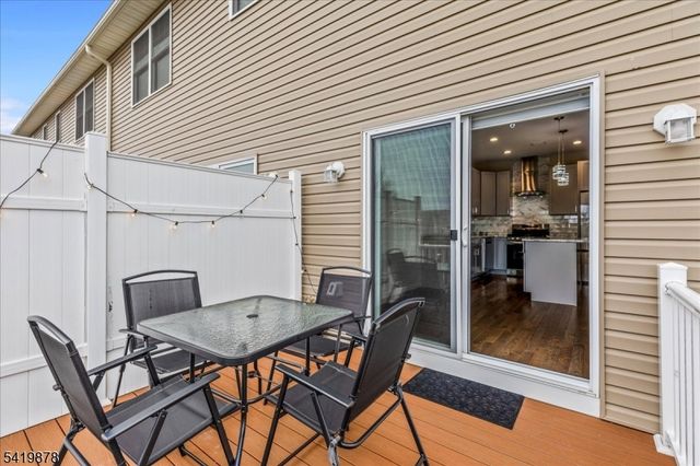 100 Valerie Dr, Manville Boro, NJ 08835