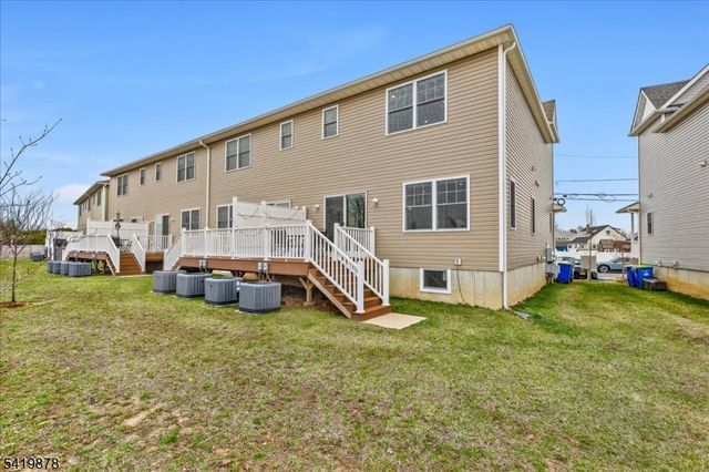 100 Valerie Dr, Manville Boro, NJ 08835
