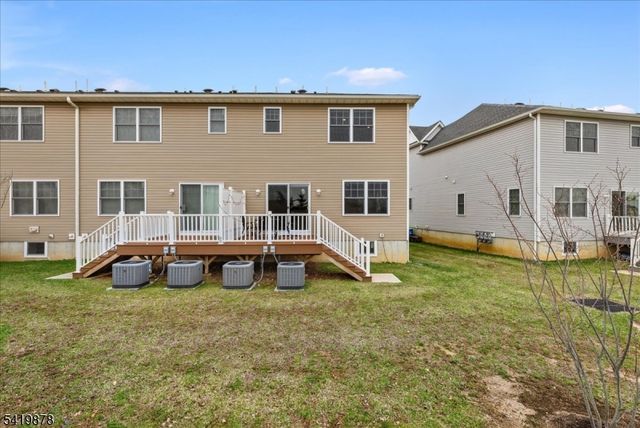 100 Valerie Dr, Manville Boro, NJ 08835