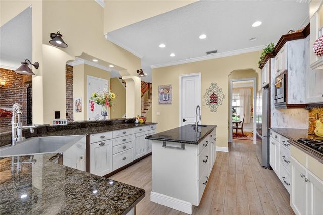 404 LONG AND WINDING ROAD, Howey In The Hills, FL 34737