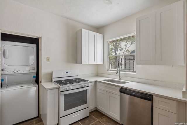 326 E MISTLETOE AVE, San Antonio, TX 78212